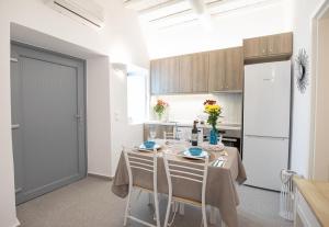 Kuchyň nebo kuchyňský kout v ubytování Sole Blu Mykonos Town Apartment Two