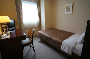 Postel nebo postele na pokoji v ubytování Asakusa Central Hotel