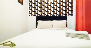 Ένα ή περισσότερα κρεβάτια σε δωμάτιο στο Wisma Mulia Syariah Bandar Lampung