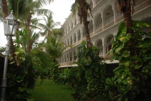 a courtyard of a building with palm trees and a street light at Hotel Pushkar Palace in Pushkar