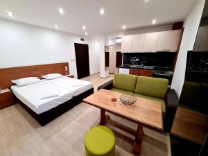 Kuchyň nebo kuchyňský kout v ubytování Family Hotel Serenity Palace