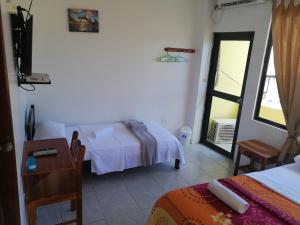 Postel nebo postele na pokoji v ubytování Hostal La Casa de Luis
