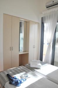 Łóżko lub łóżka w pokoju w obiekcie Villa Castellina & Emmanouela holiday apartment