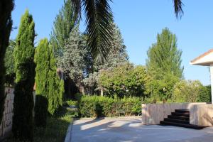 A garden outside Casa rural Villa Verde