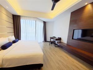 TV o dispositivi per l'intrattenimento presso Pacific Regency Beach Resort, Port Dickson