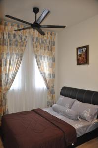 Postel nebo postele na pokoji v ubytování AmySity Homestay Gandaria Modern Lifestyle walking distance to Hub Shopping Centre at Sek 9 Bangi Sentral With Netflix