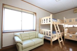 Φωτογραφία από το άλμπουμ του Guesthouse Omoya--全個室--囲炉裏のぬくもりと共にグループの絆を深める古民家宿でゆっくりとした時間を-6名部屋-6名部屋-8名部屋--最大20名-ペット同伴可は一室のみ- στη Ματσουγιάμα