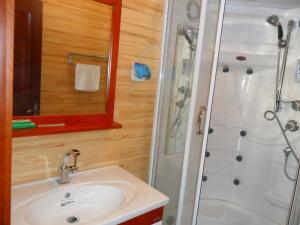 Phòng tắm tại Yabuli Qingyun Town Deluxe (log cabin) Villa +37 ảnh