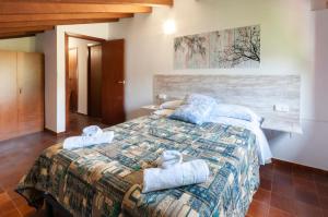 A bed or beds in a room at La Solana