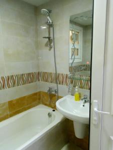 Bathroom sa Al Rawda Apartments -Ajman