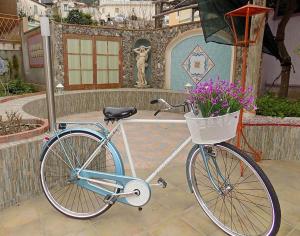 Jízda na kole v ubytování L'orchidea amalfi coast nebo okolí