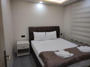Postel nebo postele na pokoji v ubytování Uzungöl Birlik Süite Hotel