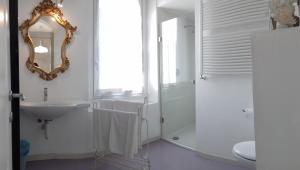 Koupelna v ubytování B&B Casa Cantoniera