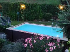 Bazén v ubytování B&B Casa Cantoniera nebo v jeho okolí