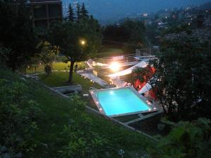 Bazén v ubytování B&B Casa Cantoniera nebo v jeho okolí
