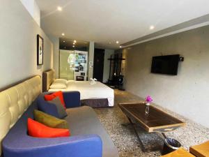 Sj&oacute;nvarps- og/e&eth;a af&thorn;reyingart&aelig;ki &aacute; 3 Door Hotel