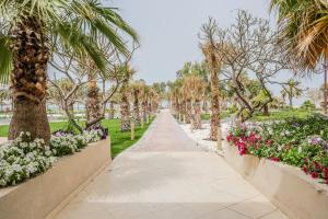 Zahrada ubytování Dhafra Beach Hotel