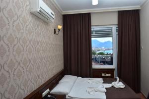 Postel nebo postele na pokoji v ubytování Temiz Hotel
