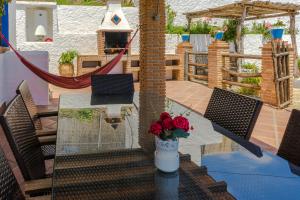 Balkón nebo terasa v ubytování Winehouse with big Pool, BBQ, WiFi, Close to Málaga