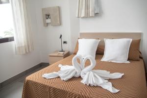 Łóżko lub łóżka w pokoju w obiekcie Casa Marquesa with private heated pool & sea views