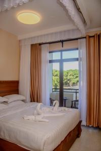 Postel nebo postele na pokoji v ubytování Hotel Comster Mtwapa