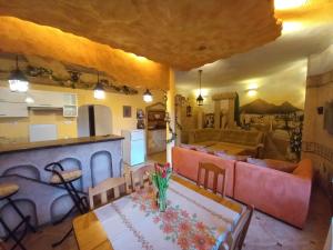 a kitchen and living room with a table and chairs at Apartamenty Vesuvio in Dźwirzyno
