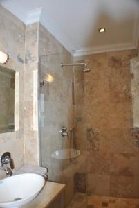 Ένα μπάνιο στο Apartment Jourdan +19 φωτογραφίες