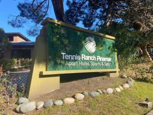 um sinal para o primeiro-ministro do rancho Temmis adoptidatedidated structure sidx sidx sidx sidx em Tennis Ranch Pinamar em Pinamar