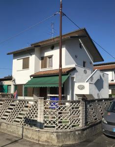 a white house with a fence in front of it at Appartamento per brevi periodi "Michélmabel" in Bergamo