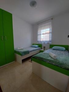 A bed or beds in a room at Apartmani GIMI Shine