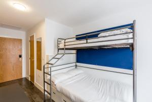 a bedroom with two bunk beds in a room at Destiny Student - Holyrood (Brae House) in Edinburgh