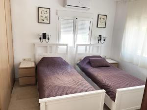 Postel nebo postele na pokoji v ubytování Beach Villa Costanera in Marbella