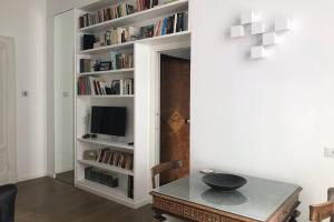The library in Az apartmant