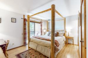 Ліжко або ліжка в номері Sierra Swiss Chalet