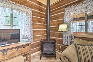 Gambar di galeri bagi Cozy Homestead Cabin at Base of Columbia Mountain! di Columbia Falls