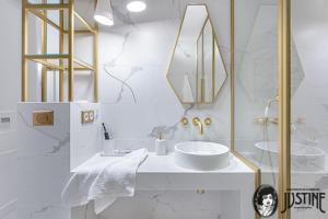 a white bathroom with a sink and a shower at Suite Kintsugi by Justine Apartments Apartamento turístico en Madrid Río in Madrid