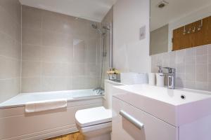 Ванна кімната в Blue Haven,2 bed apartament in Southampton Central Free Parking