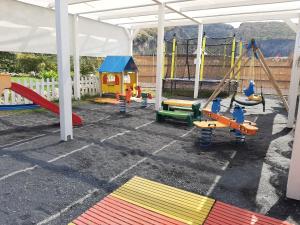 Ο χώρος παιχνιδιού για παιδιά στο piccola casa con vista mare al villaggio del bridge San Nicola Arcella CS
