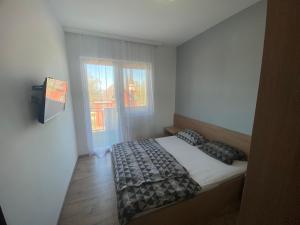 Łóżko lub łóżka w pokoju w obiekcie Black Brothers Wellness Apartments