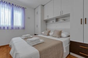Posteľ alebo postele v izbe v ubytovaní Apartment PINE FINE with FREE PARKING