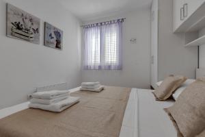Posteľ alebo postele v izbe v ubytovaní Apartment PINE FINE with FREE PARKING