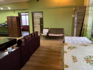 Gallery image of Peaceful 2BHK Entire Apartment in Bhairahawa with AC, Kitchen & Fast Internet in Bhairāhawā