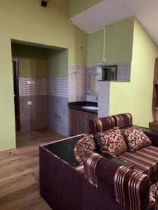Gallery image of Peaceful 2BHK Entire Apartment in Bhairahawa with AC, Kitchen & Fast Internet in Bhairāhawā