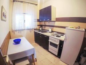 Kuchyňa alebo kuchynka v ubytovaní Apartments Milostić + 23 fotografií