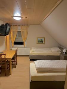 Postel nebo postele na pokoji v ubytování Hotel Restaurant Parthenon