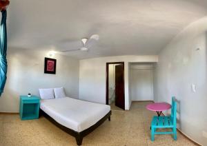 Cama ou camas em um quarto em Blue Coconut Cancun Hotel