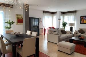 Posezení v ubytování Apartamento Miramar . Amplitud y Comodidad