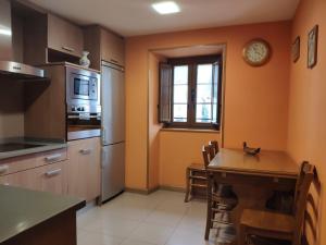 Una cocina o zona de cocina en Alojamiento Rural URGAIN I y II