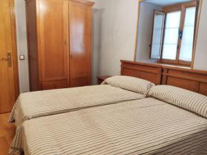 Cama o camas de una habitación en Alojamiento Rural URGAIN I y II