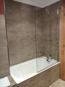 Un baño de Alojamiento Rural URGAIN I y II